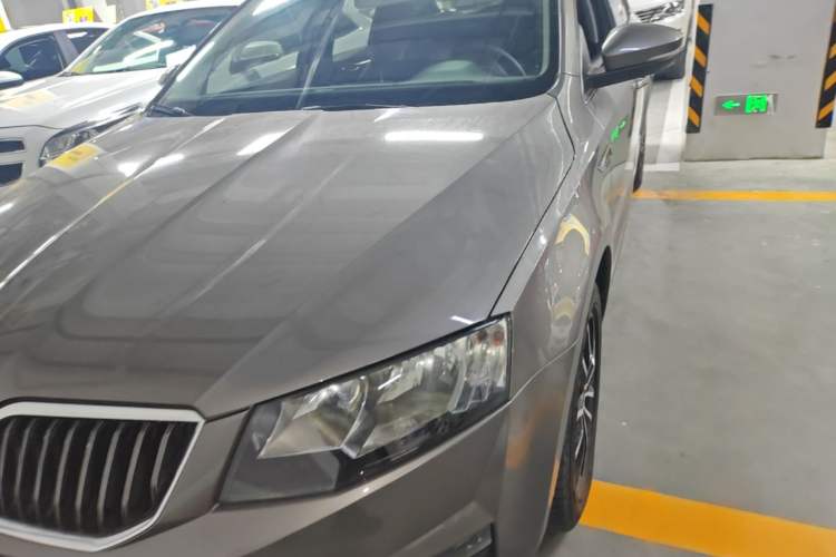 Used Skoda Octavia 2017 1.6L Automatic Smart Drive Edition Left Front Headlight