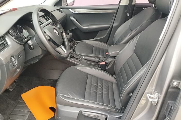 Used Skoda Octavia 2017 1.6L Automatic Smart Drive Edition Left Front Seat