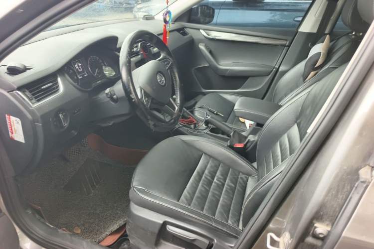 Used Skoda Octavia 2017 1.6L Automatic Smart Drive Edition Left Front Seat