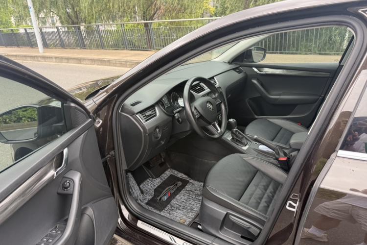 Used Skoda Octavia 2017 1.6L Automatic Smart Drive Edition Left Front Seat