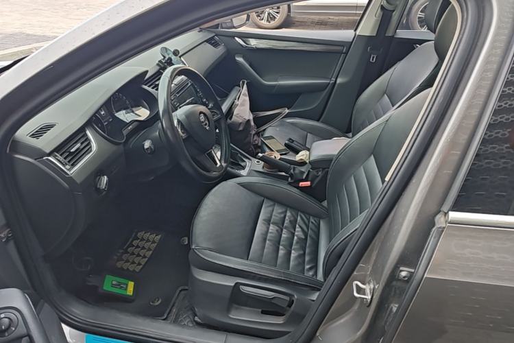 Used Skoda Octavia 2017 1.6L Automatic Smart Drive Edition Left Front Seat