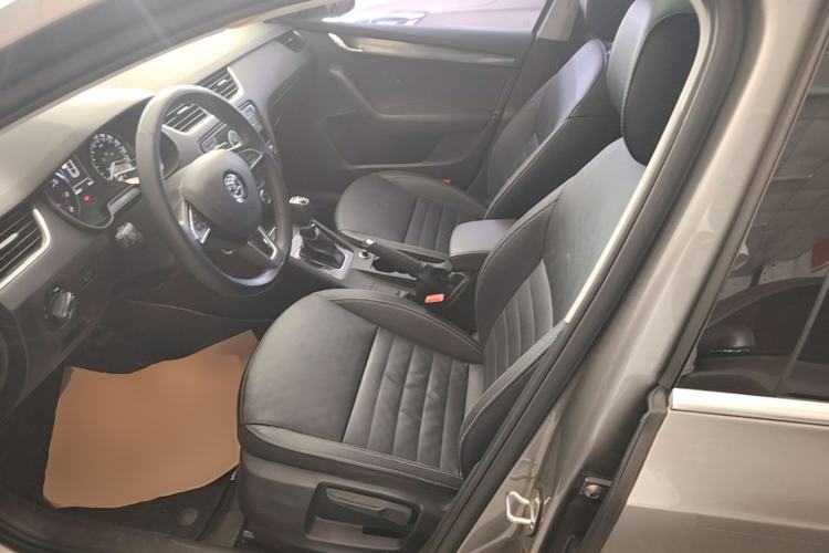Used Skoda Octavia 2017 1.6L Automatic Smart Drive Edition Left Front Seat