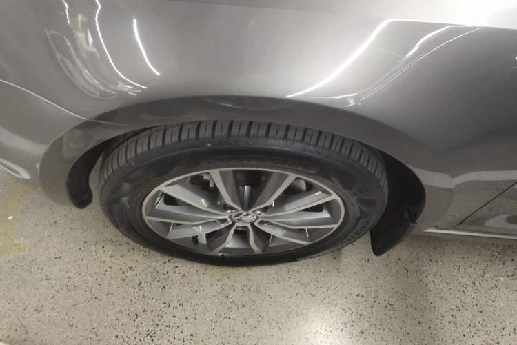 Used Skoda Octavia 2017 1.6L Automatic Chuanxing Edition Left Front Wheel Hub
