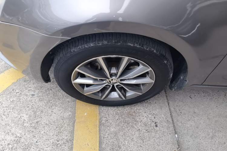Used Skoda Octavia 2017 Classic Model 1.6L Automatic Comfort Edition Left Front Wheel Hub
