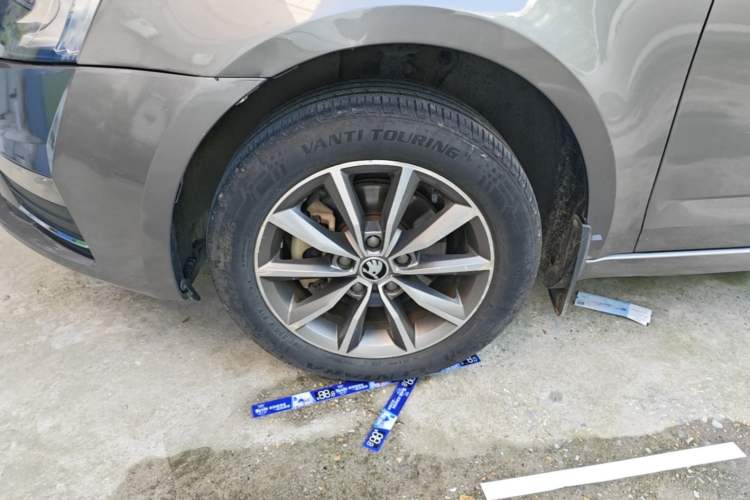 Used Skoda Octavia 2017 1.6L Automatic Chuanxing Edition Left Front Wheel Hub