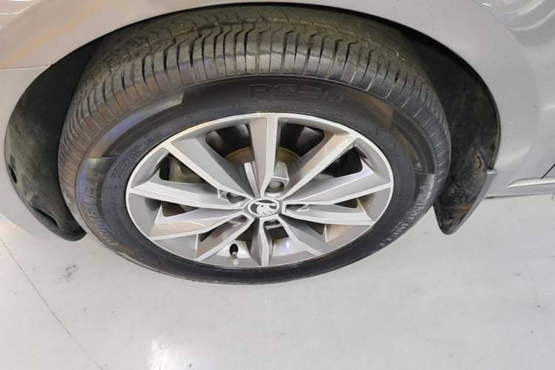 Used Skoda Octavia 2017 Classic Model 1.6L Manual Comfort Edition Left Front Wheel Hub