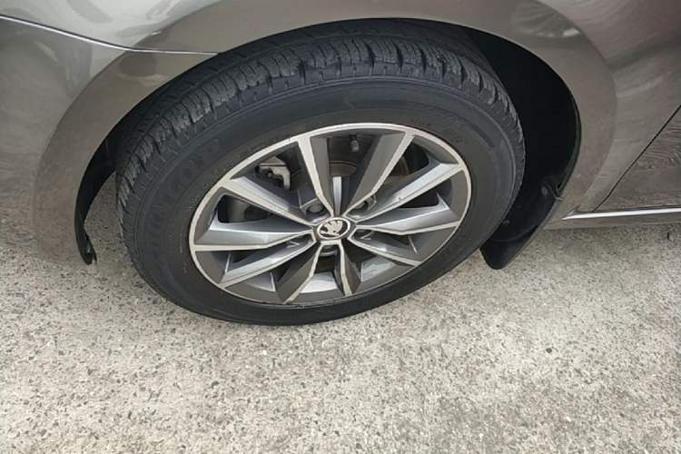 Used Skoda Octavia 2017 1.6L Automatic Chuanxing Edition Left Front Wheel Hub