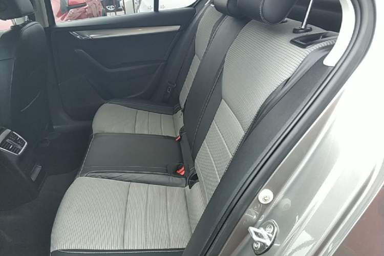 Used Skoda Octavia 2017 1.6L Automatic Chuanxing Edition Left Rear Seat
