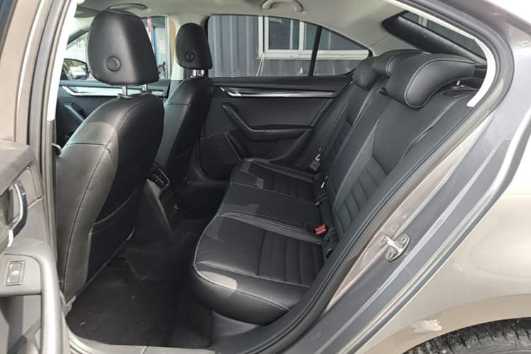Used Skoda Octavia 2017 1.6L Automatic Smart Drive Edition Left Rear Seat