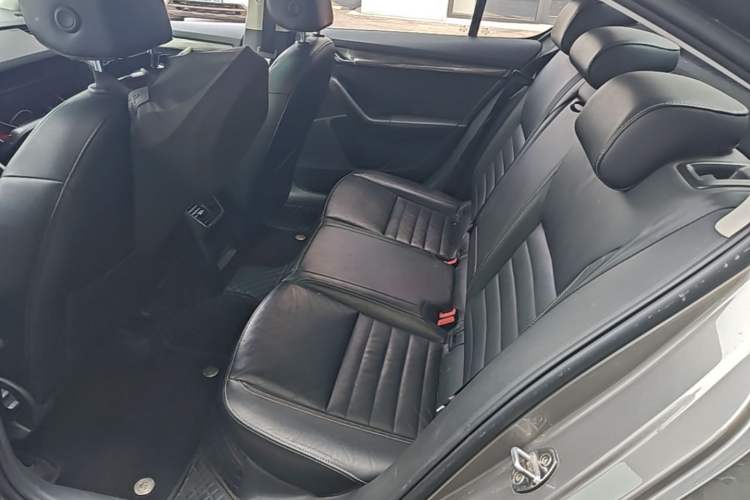 Used Skoda Octavia 2017 1.6L Automatic Smart Drive Edition Left Rear Seat