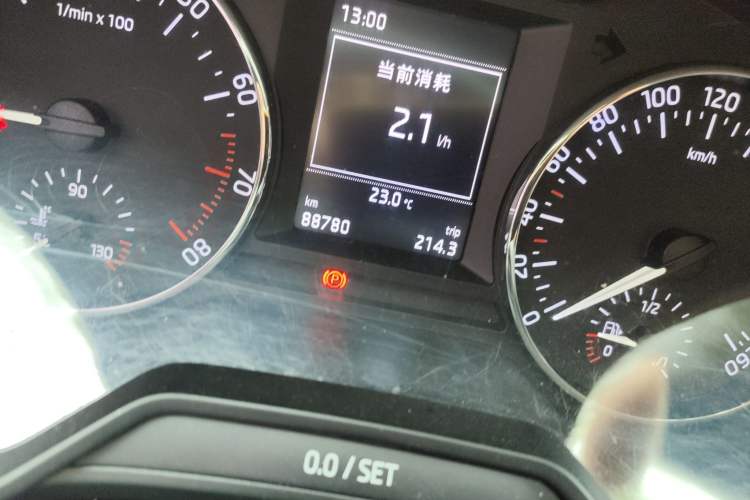 Used Skoda Octavia 2017 1.6L Manual Smart Drive Edition Odometer Close Up