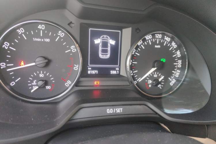 Used Skoda Octavia 2017 1.6L Automatic Smart Drive Edition Odometer Close Up