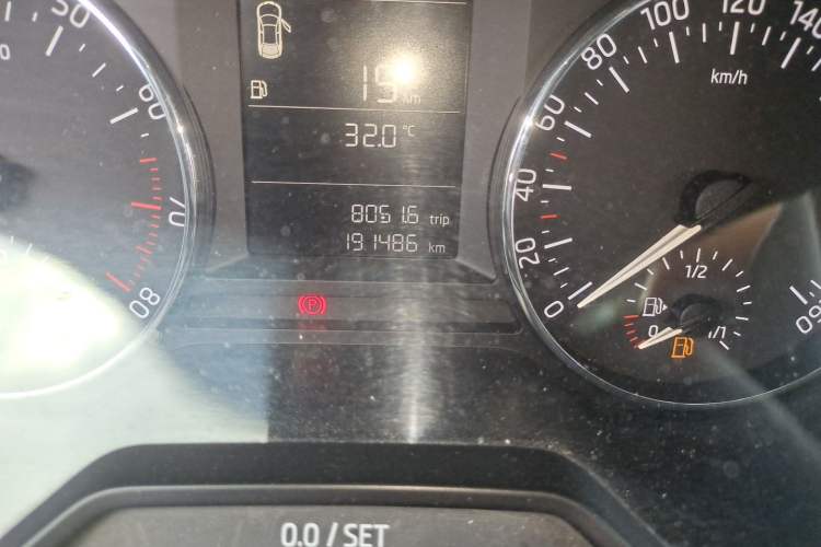 Used Skoda Octavia 2017 1.6L Manual Trend Edition Odometer Close Up