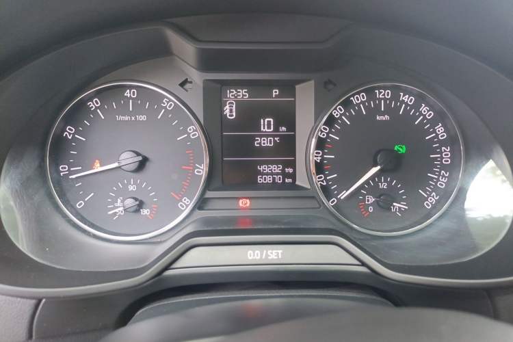 Used Skoda Octavia 2017 1.6L Automatic Chuanxing Edition Odometer Close Up