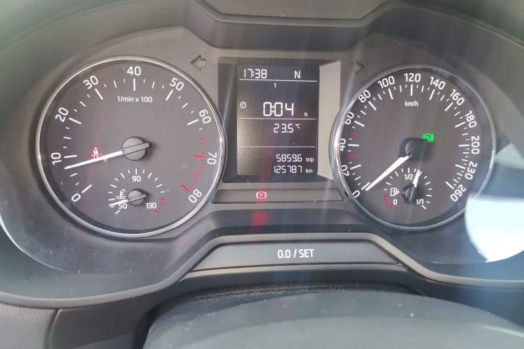 Used Skoda Octavia 2017 1.6L Automatic Chuanxing Edition Odometer Close Up