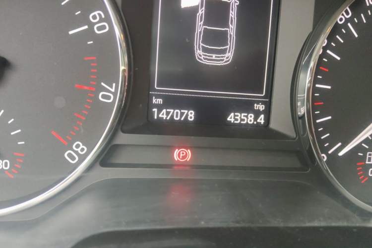 Used Skoda Octavia 2017 1.6L Manual Smart Drive Edition Odometer Close Up