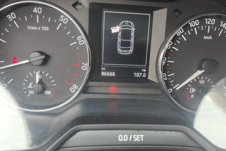 Used Skoda Octavia 2017 1.6L Automatic Smart Drive Edition Odometer Close Up