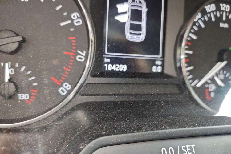 Used Skoda Octavia 2017 1.6L Automatic Smart Drive Edition Odometer Close Up