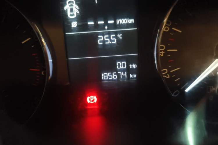 Used Skoda Octavia 2017 Classic Model 1.6L Manual Comfort Edition Odometer Close Up