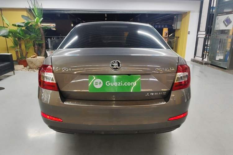 Used Skoda Octavia 2017 Classic Model 1.6L Manual Comfort Edition Rear