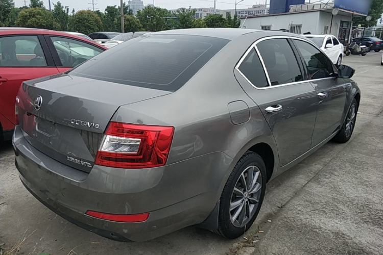 Used Skoda Octavia 2017 1.6L Automatic Chuanxing Edition Rear Right 45 Deg