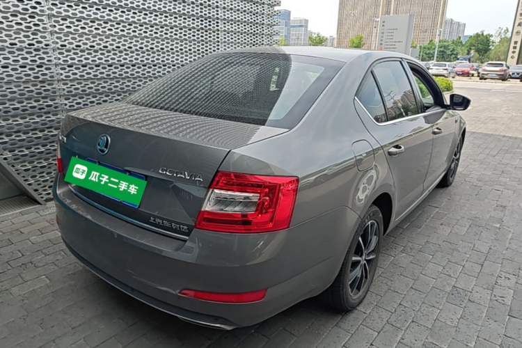 Used Skoda Octavia 2017 1.6L Automatic Smart Drive Edition Rear Right 45 Deg