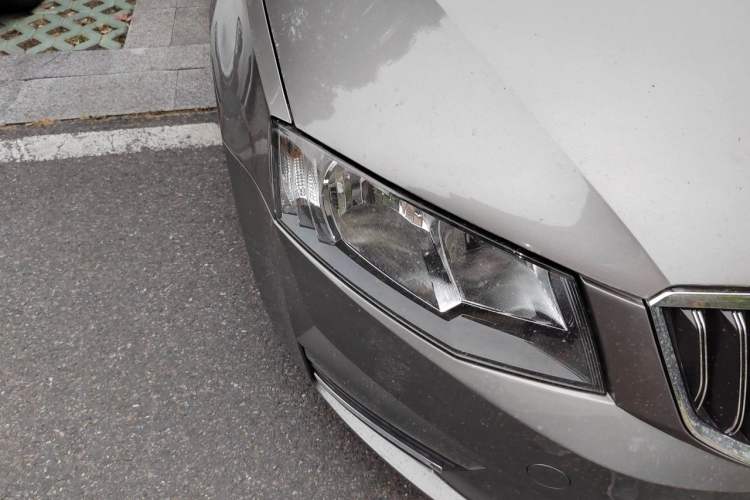 Used Skoda Octavia 2017 1.6L Manual Trend Edition Right Front Headlight