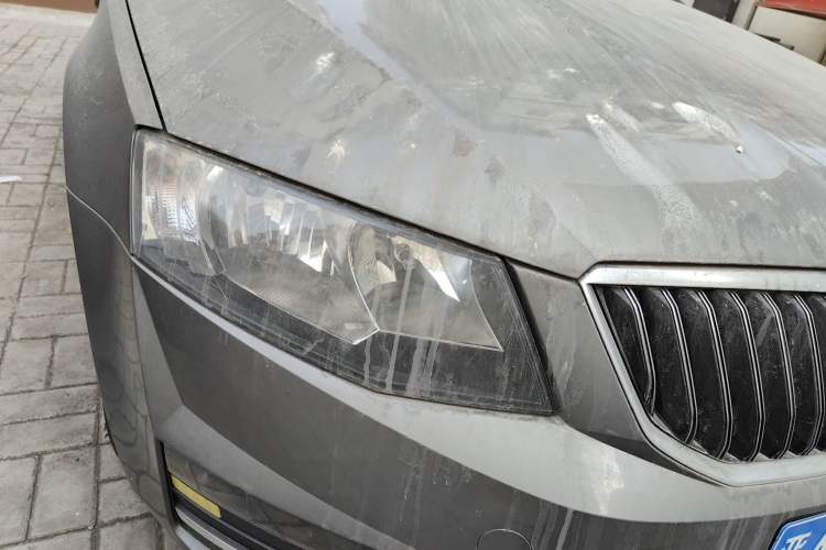 Used Skoda Octavia 2017 1.6L Manual Smart Drive Edition Right Front Headlight