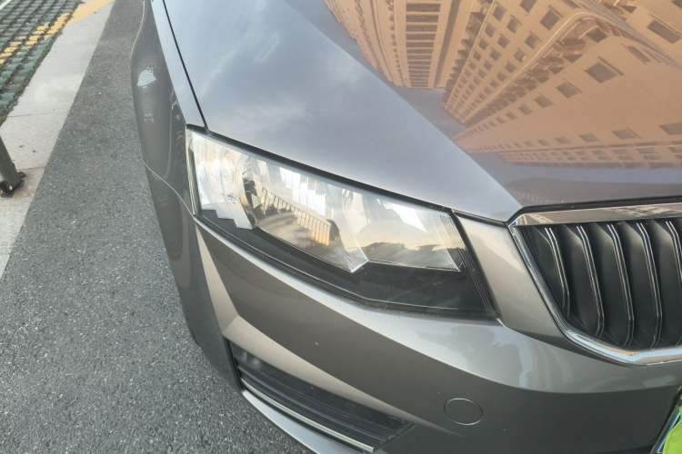 Used Skoda Octavia 2017 1.6L Automatic Chuanxing Edition Right Front Headlight