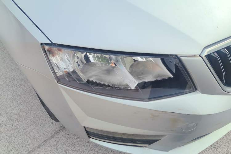 Used Skoda Octavia 2017 1.6L Automatic Chuanxing Edition Right Front Headlight