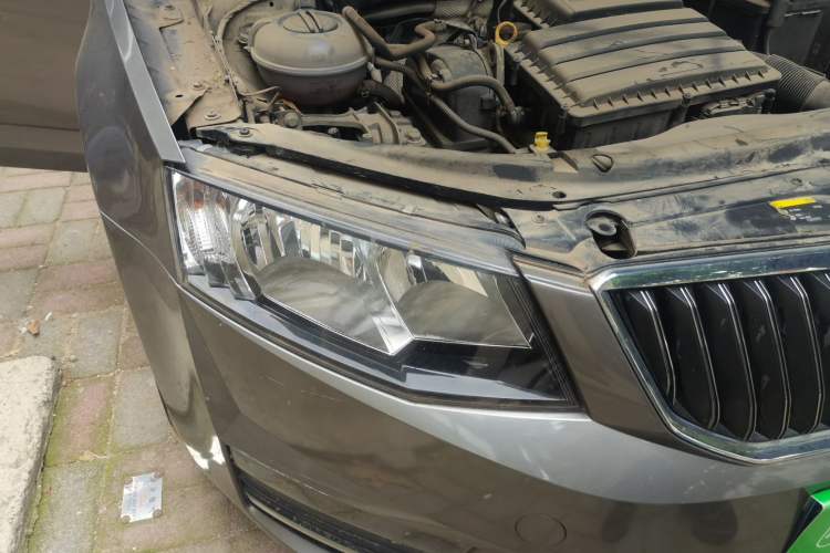 Used Skoda Octavia 2017 1.6L Automatic Chuanxing Edition Right Front Headlight