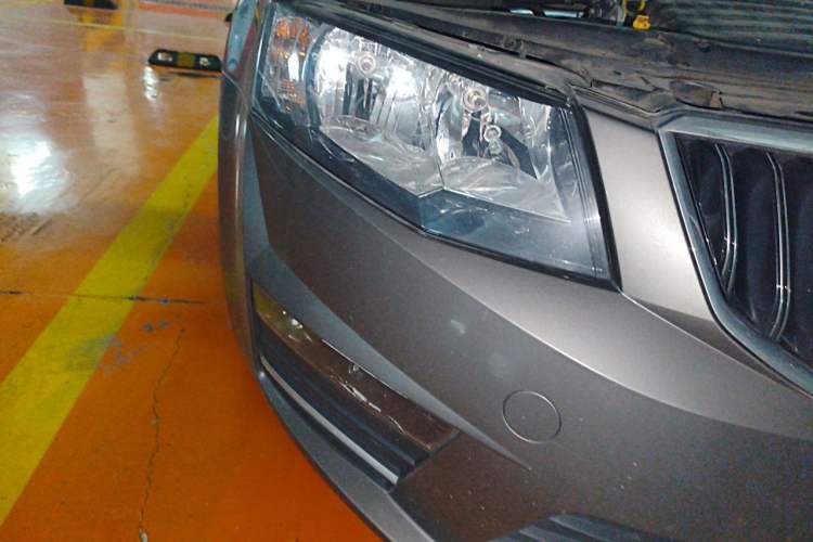 Used Skoda Octavia 2017 1.6L Automatic Chuanxing Edition Right Front Headlight