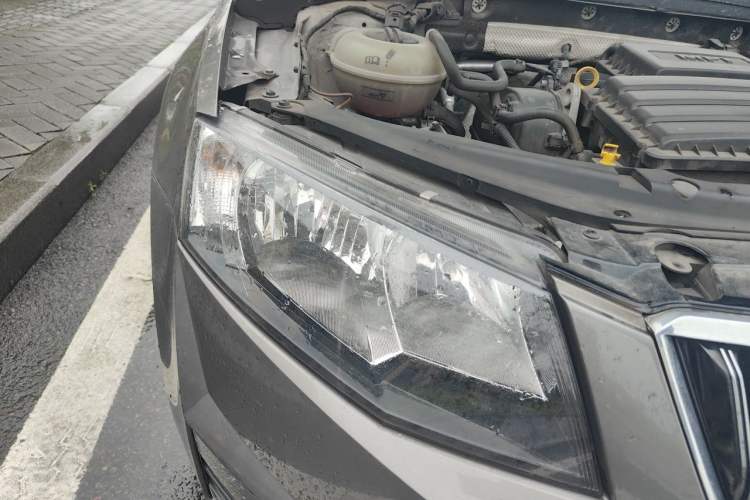 Used Skoda Octavia 2017 1.6L Automatic Smart Drive Edition Right Front Headlight