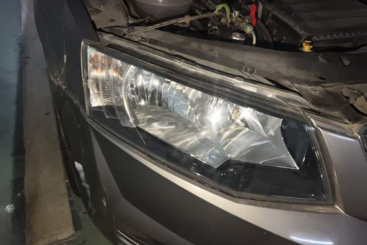 Used Skoda Octavia 2017 Classic Model 1.6L Manual Comfort Edition Right Front Headlight