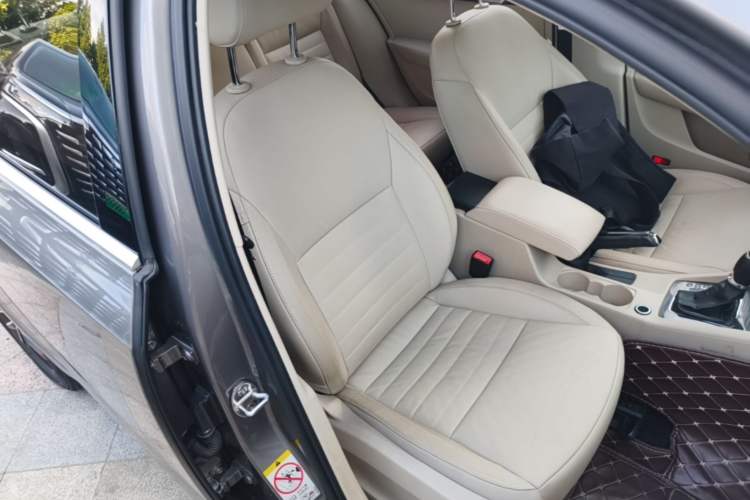 Used Skoda Octavia 2017 1.6L Automatic Smart Drive Edition Right Front Seat