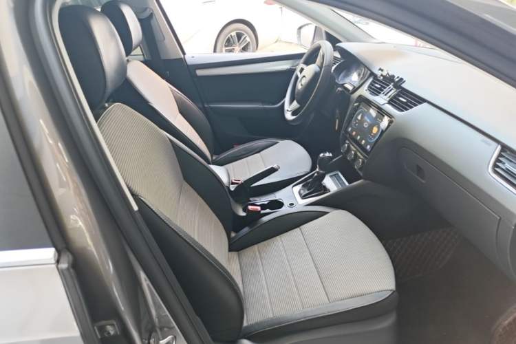Used Skoda Octavia 2017 1.6L Automatic Chuanxing Edition Right Front Seat