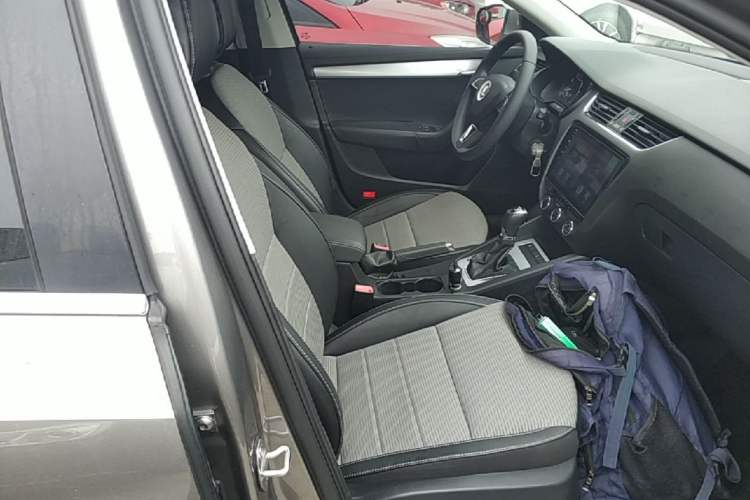 Used Skoda Octavia 2017 1.6L Automatic Chuanxing Edition Right Front Seat