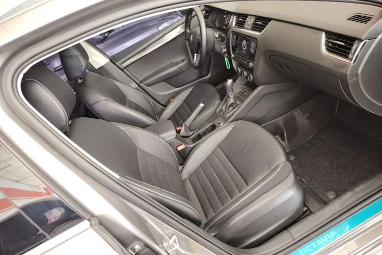 Used Skoda Octavia 2017 1.6L Automatic Smart Drive Edition Right Front Seat