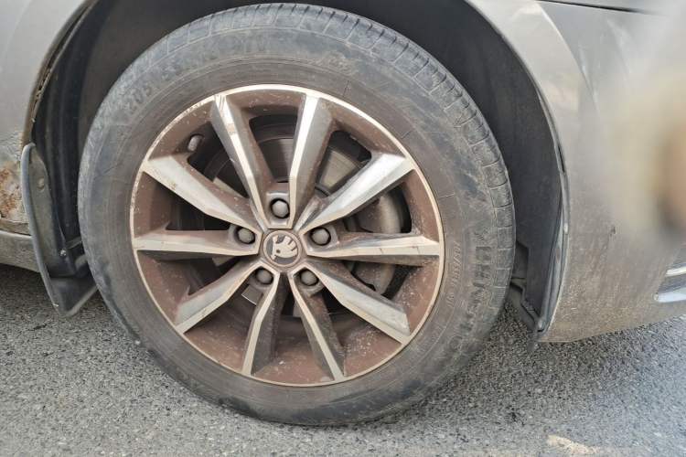 Used Skoda Octavia 2017 1.6L Manual Trend Edition Right Front Wheel Hub