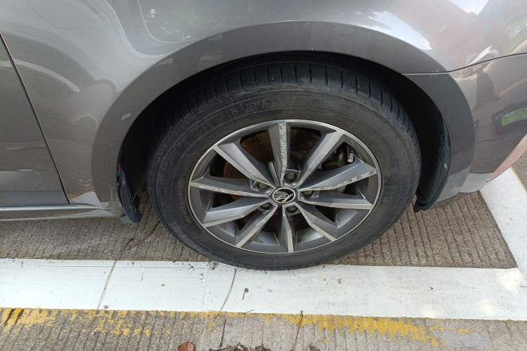 Used Skoda Octavia 2017 1.6L Automatic Chuanxing Edition Right Front Wheel Hub