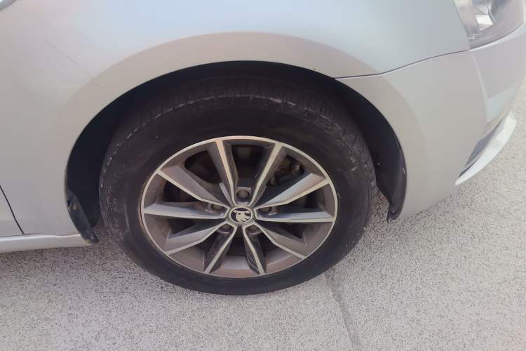 Used Skoda Octavia 2017 1.6L Automatic Chuanxing Edition Right Front Wheel Hub