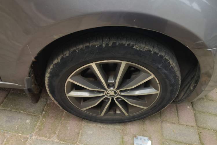 Used Skoda Octavia 2017 1.6L Automatic Chuanxing Edition Right Front Wheel Hub