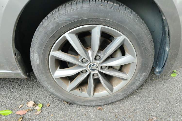 Used Skoda Octavia 2017 1.6L Automatic Chuanxing Edition Right Front Wheel Hub