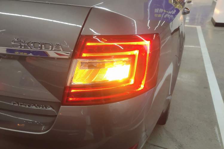 Used Skoda Octavia 2017 1.6L Automatic Chuanxing Edition Right Rear Taillight