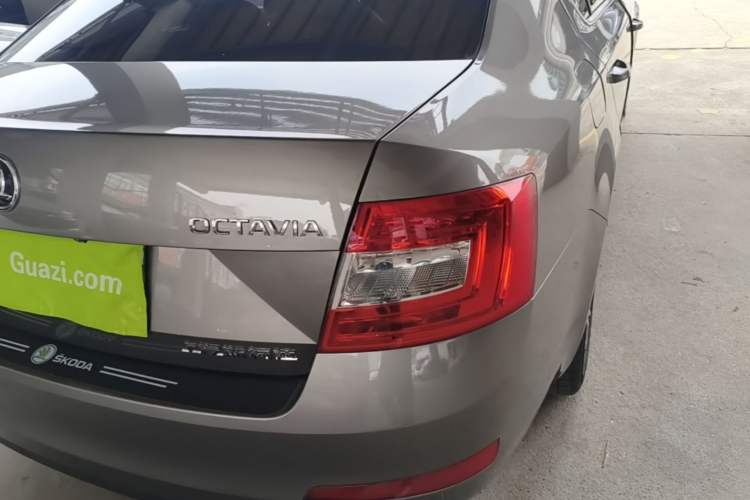 Used Skoda Octavia 2017 Classic Model 1.6L Automatic Comfort Edition Right Rear Taillight