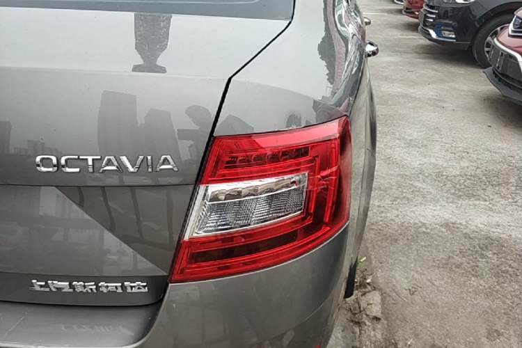 Used Skoda Octavia 2017 1.6L Automatic Chuanxing Edition Right Rear Taillight