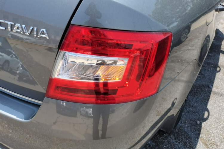 Used Skoda Octavia 2017 1.6L Automatic Smart Drive Edition Right Rear Taillight
