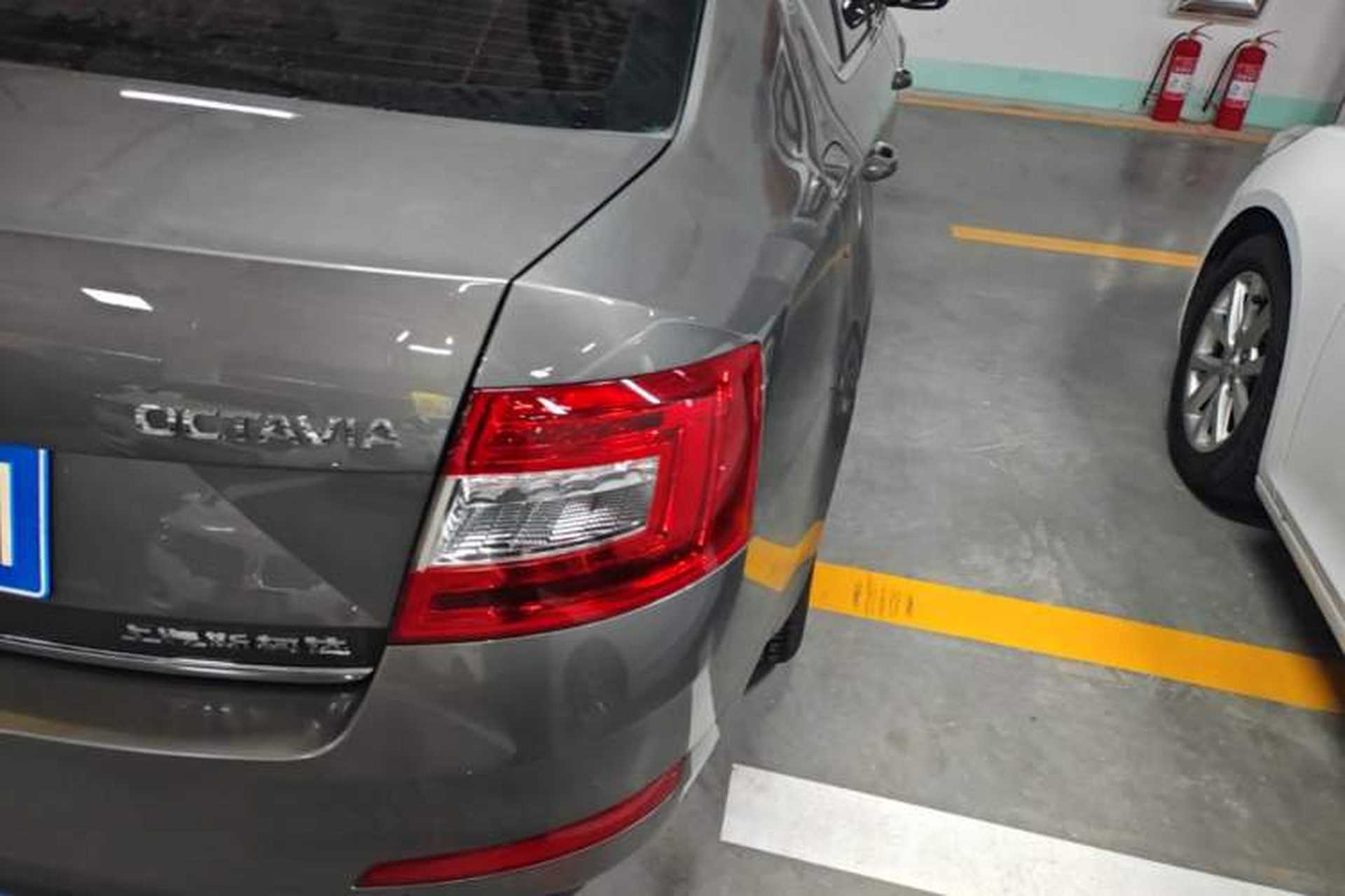 Used Skoda Octavia 2017 1.6L Automatic Smart Drive Edition Right Rear Taillight