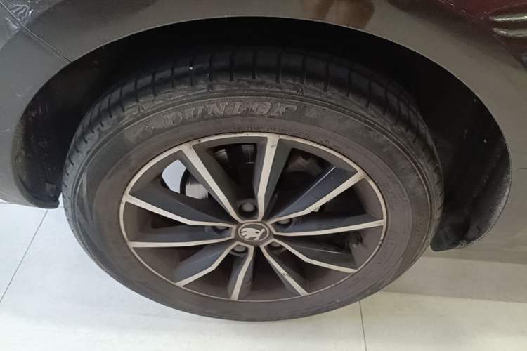 Used Skoda Octavia 2017 1.6L Automatic Smart Drive Edition Right Rear Wheel Hub
