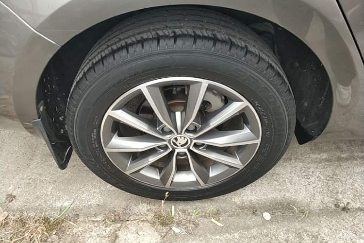 Used Skoda Octavia 2017 1.6L Automatic Chuanxing Edition Right Rear Wheel Hub